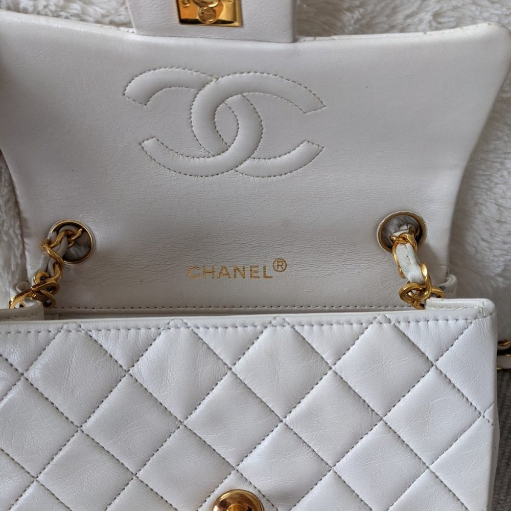 Chanel classic mini flap bag white and gold - Picture 5 of 12